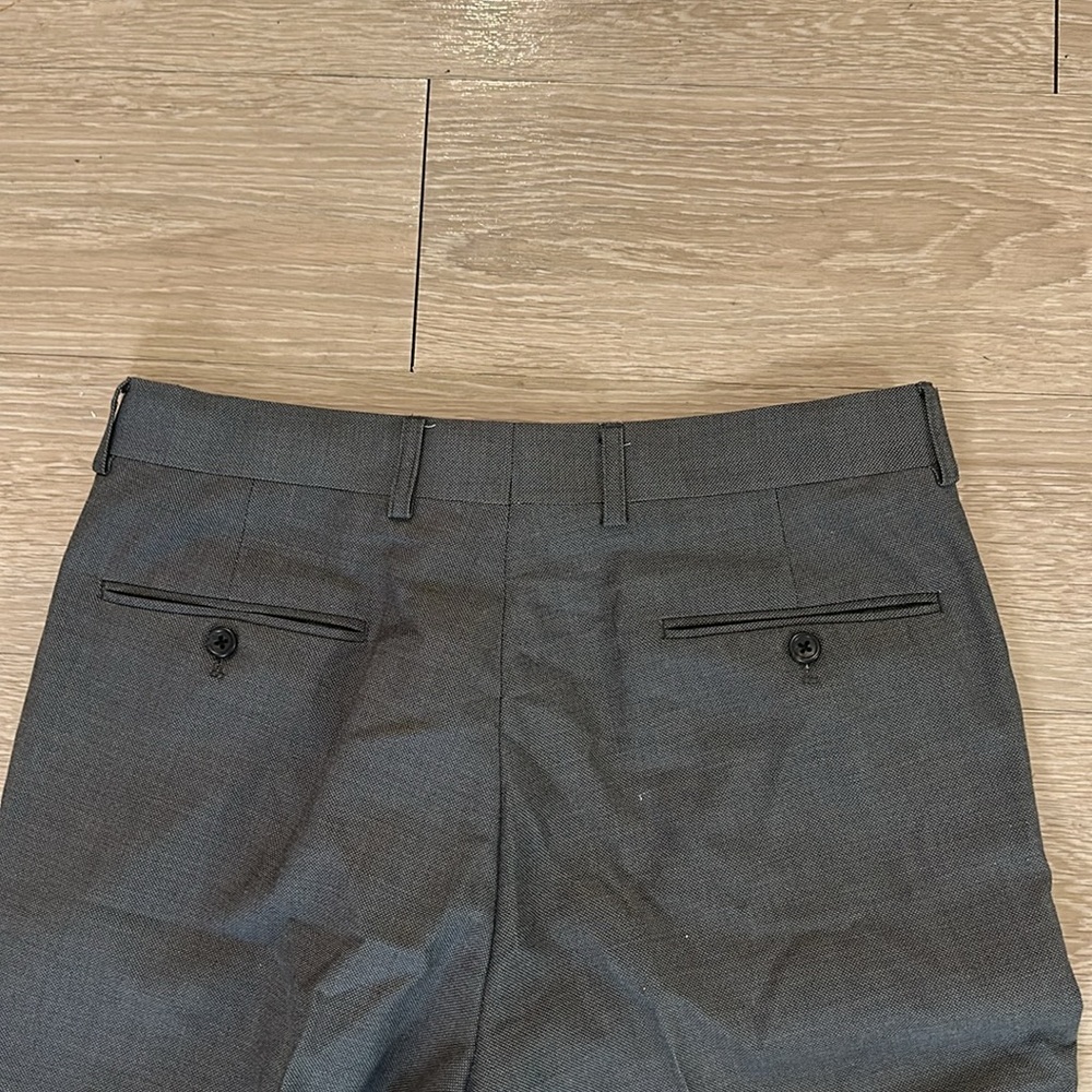 Grey Tailored Suit Brand: Beverly Hills Polo Club Suit Size: 38R Pant Size: 32WR - Picture 11 of 13